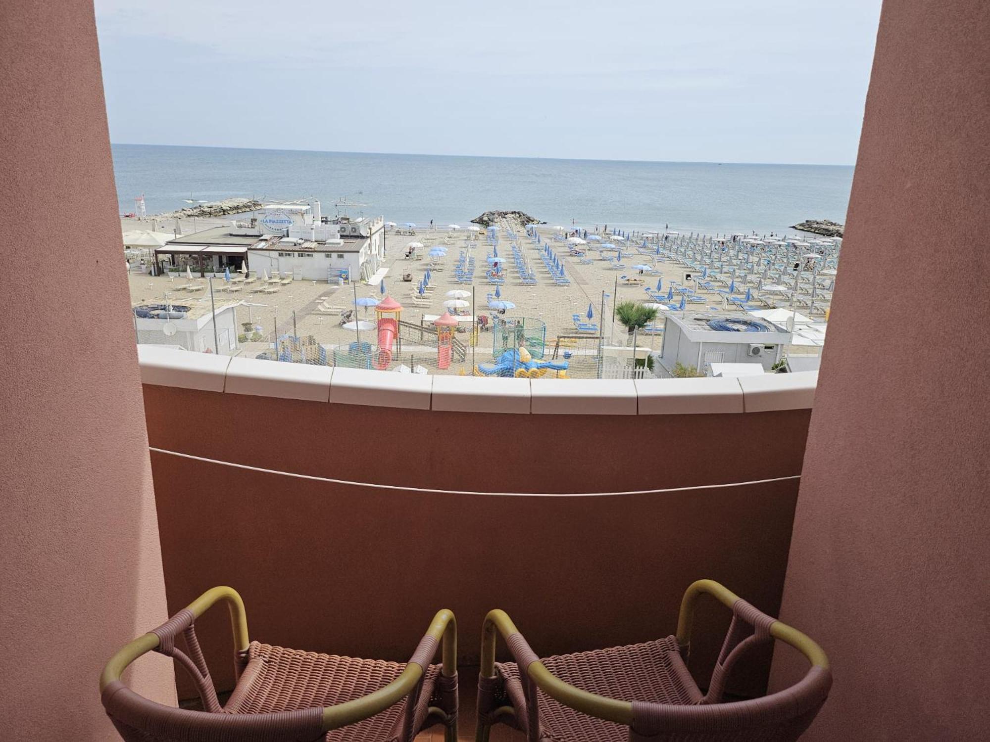 Hotel Villa Rosa Misano Adriatico Kültér fotó