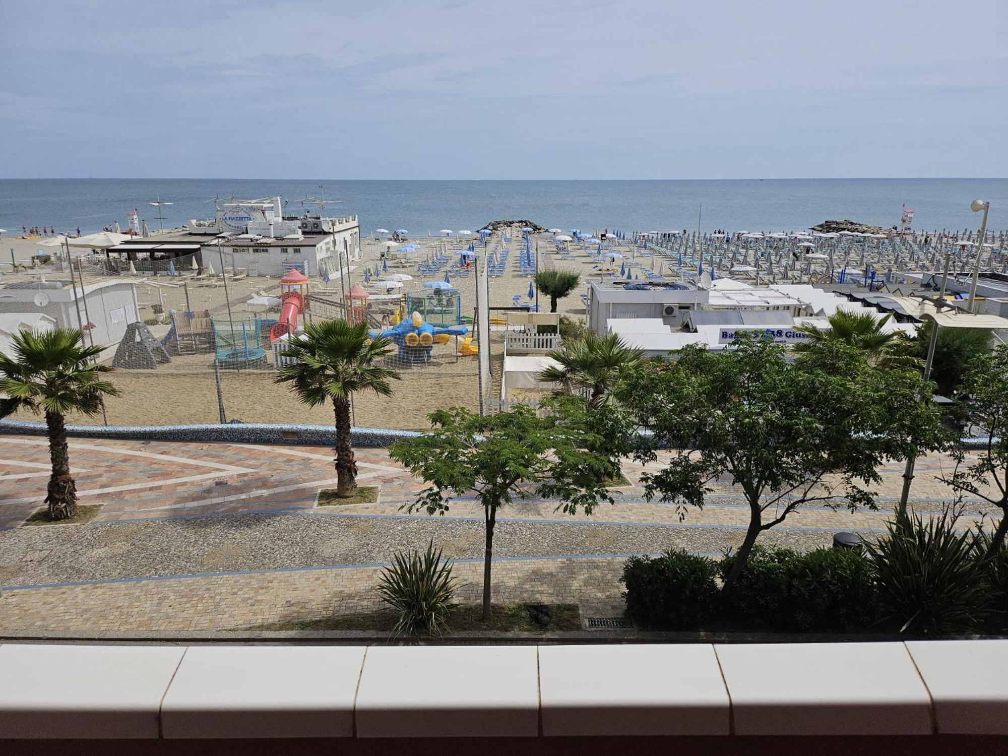 Hotel Villa Rosa Misano Adriatico Kültér fotó